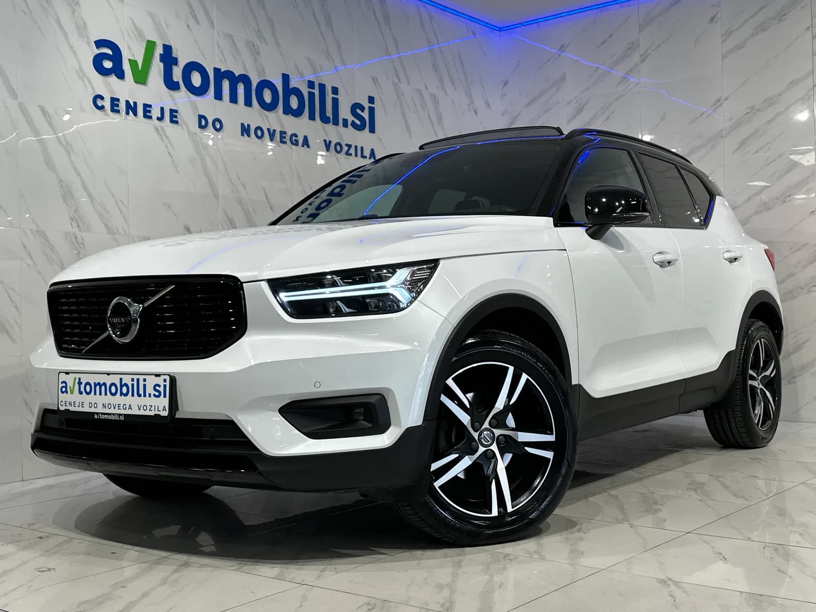 Volvo XC40 2021, bela, slika 1