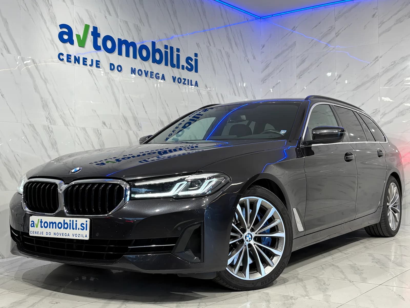 BMW Serija 5 Touring 2023, siva, slika 1