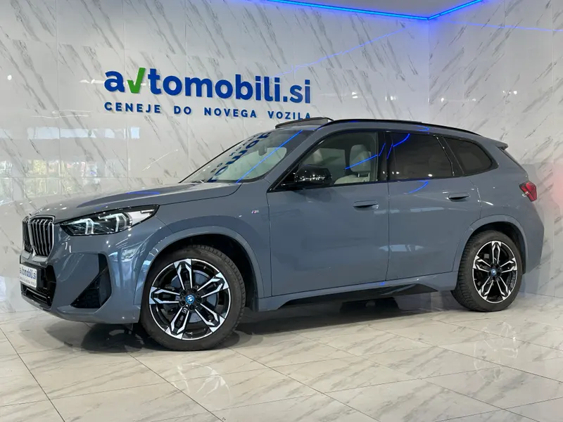 BMW iX1