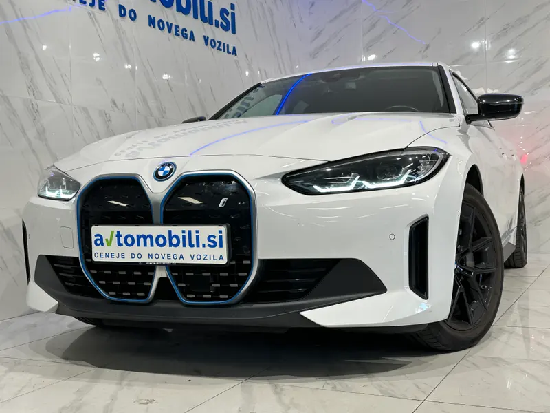 BMW i4 2023, bela, slika 3