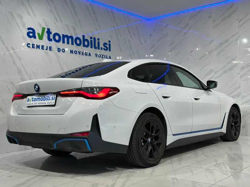 BMW i4 2023, bela, slika 4