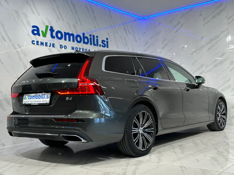 Volvo V60 2021, rjava, slika 4