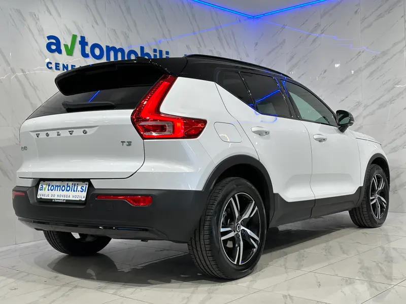 Volvo XC40 2021, bela, slika 4