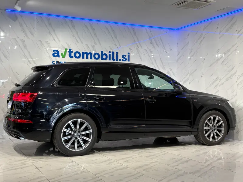 Audi Q7 2018, crna, slika 4