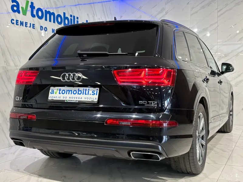 Audi Q7 2018, crna, slika 5
