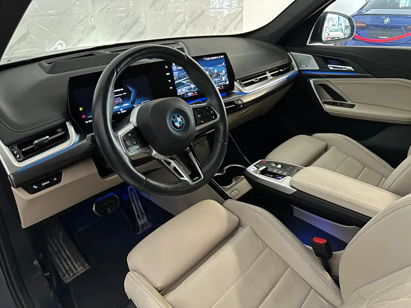 BMW iX1