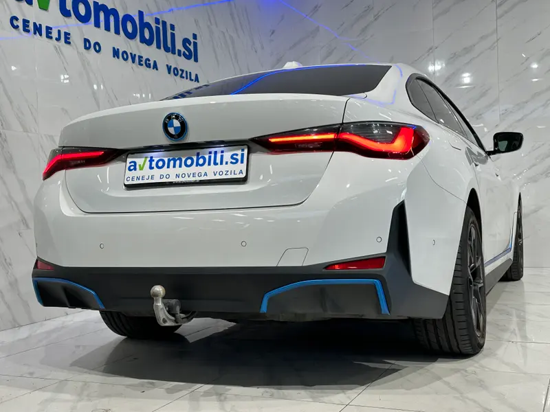 BMW i4 2023, bela, slika 6