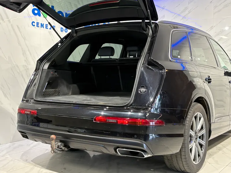 Audi Q7 2018, crna, slika 6