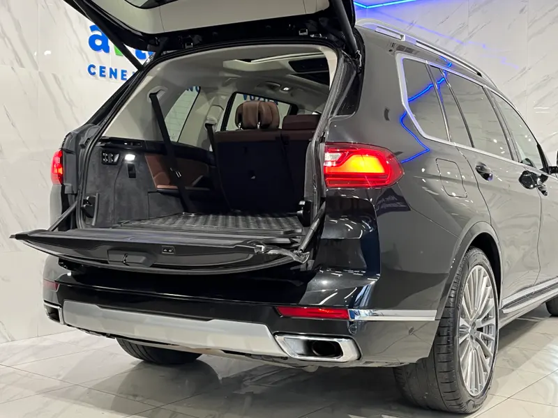 BMW serija X7