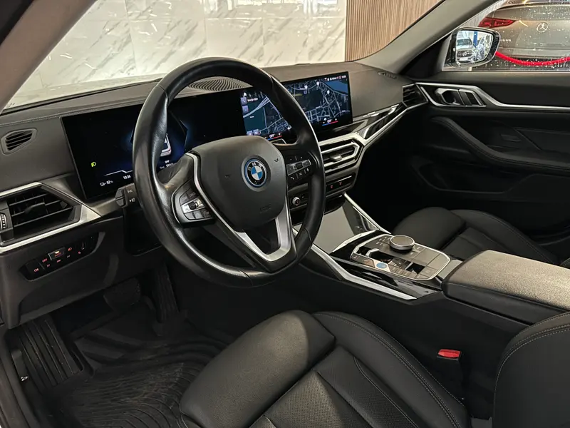 BMW i4 2023, bela, slika 7