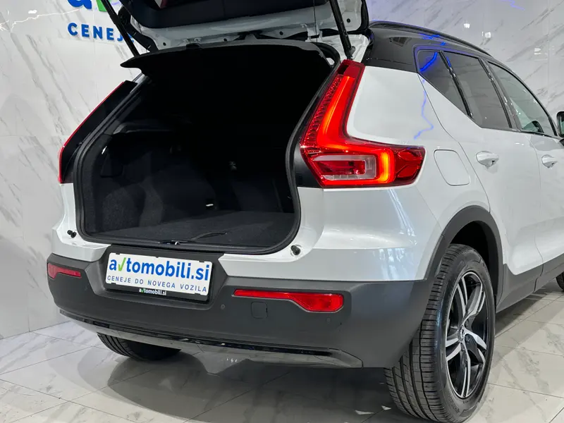 Volvo XC40 2021, bela, slika 7