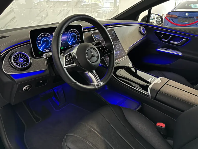 Mercedes-Benz EQE 300