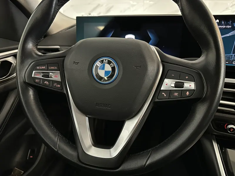 BMW i4 2023, bela, slika 9