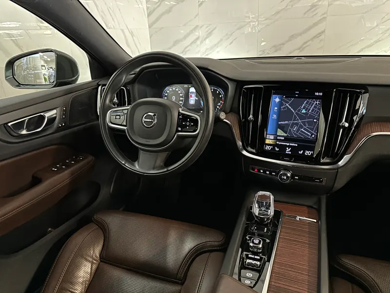 Volvo V60 2021, rjava, slika 10