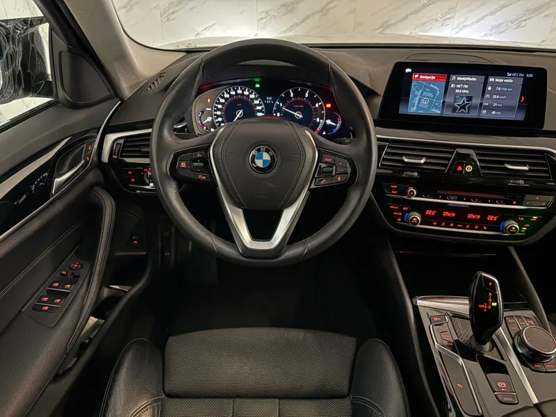 BMW Serija 5 Touring 2018, bela, slika 9