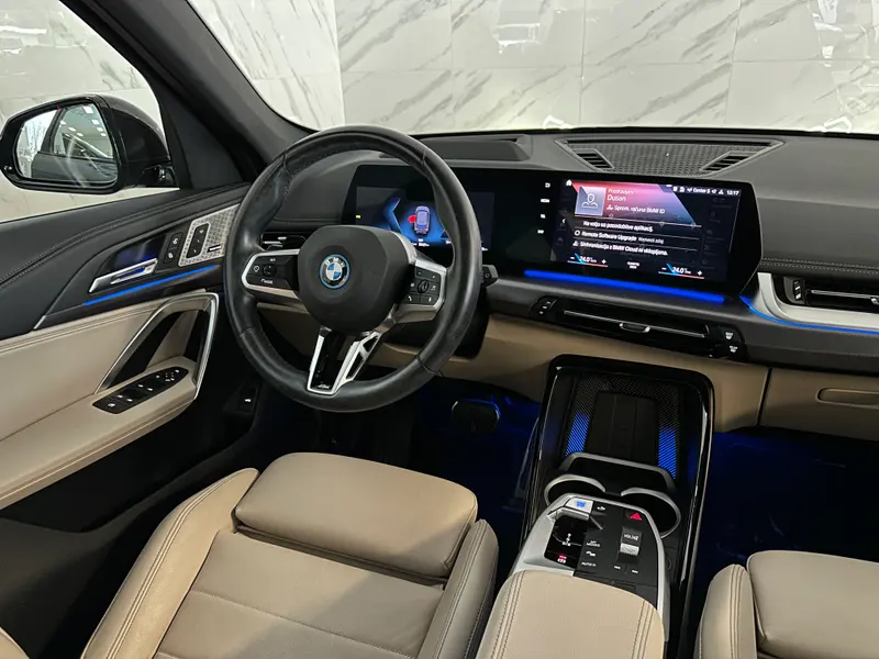 BMW iX1
