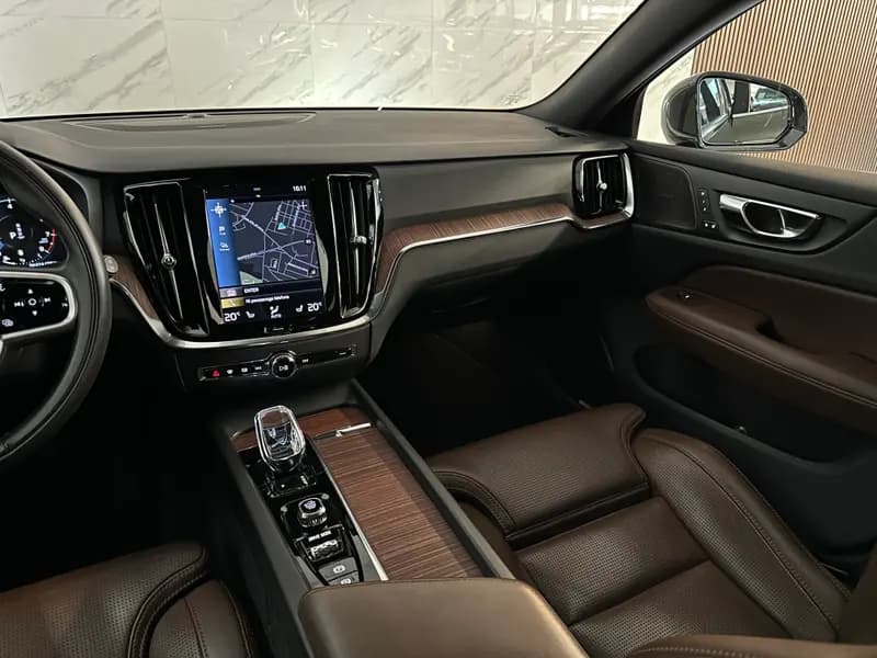 Volvo V60 2021, rjava, slika 11