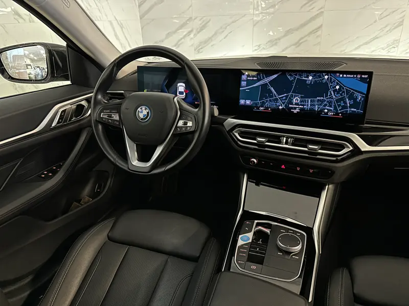 BMW i4 2023, bela, slika 12