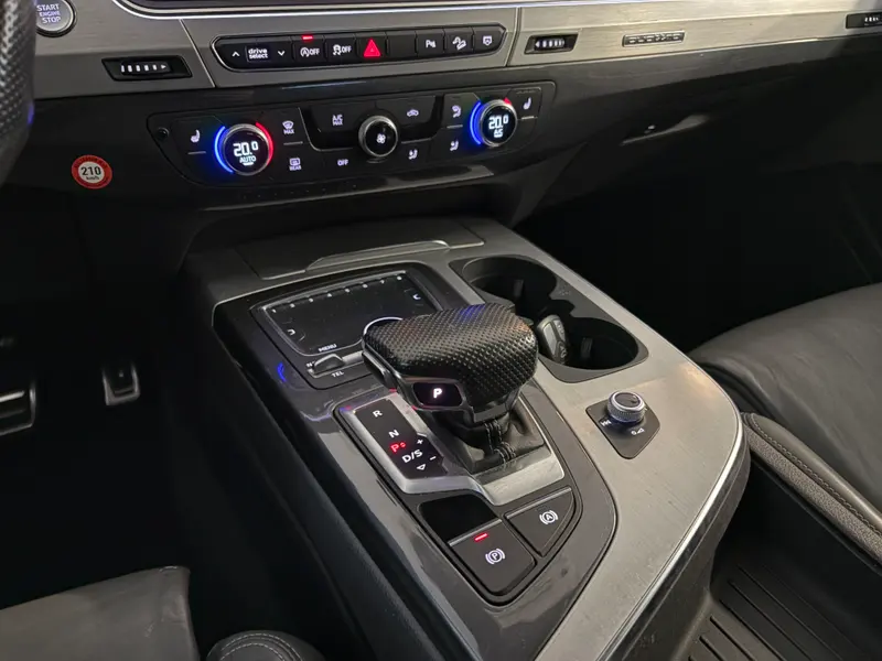 Audi Q7 2018, crna, slika 12