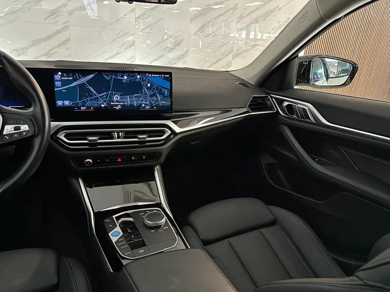 BMW i4 2023, bela, slika 13