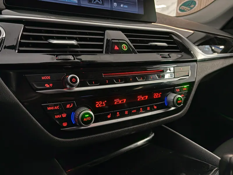 BMW Serija 5 Touring 2018, bela, slika 12