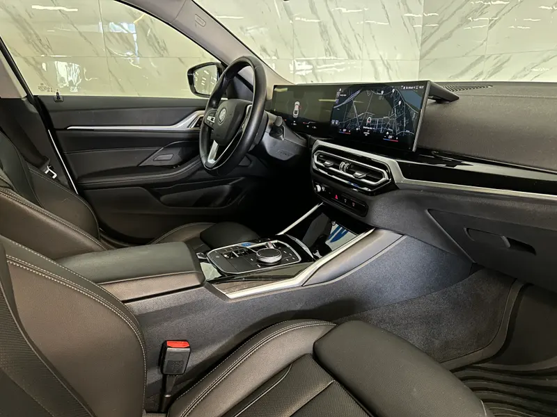 BMW i4 2023, bela, slika 14