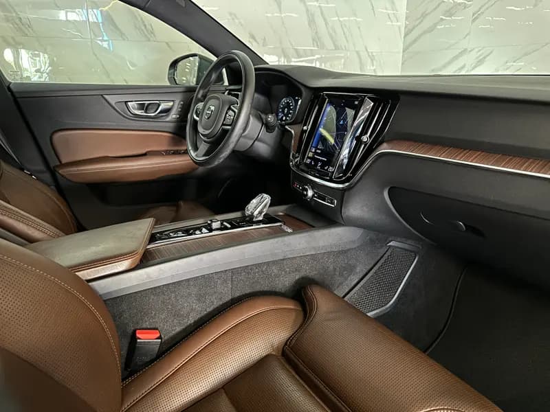 Volvo V60 2021, rjava, slika 14