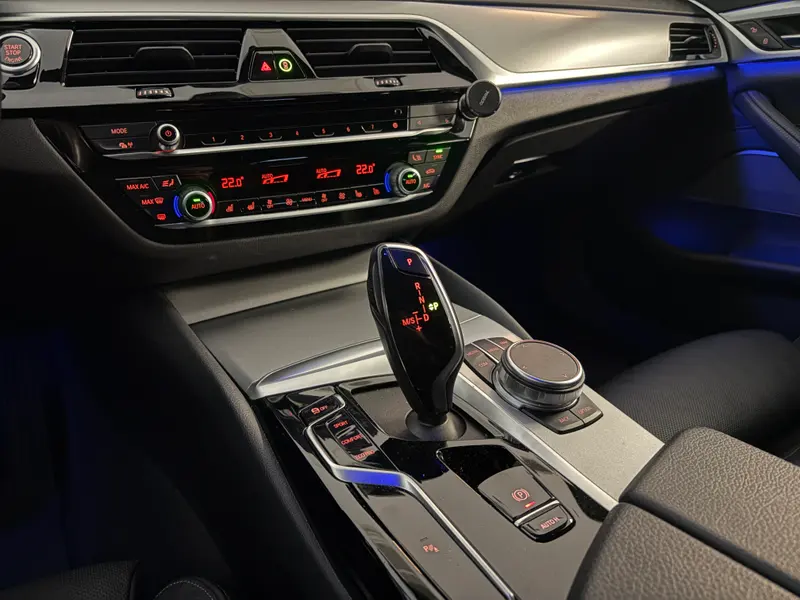 BMW Serija 5 Touring 2023, siva, slika 14