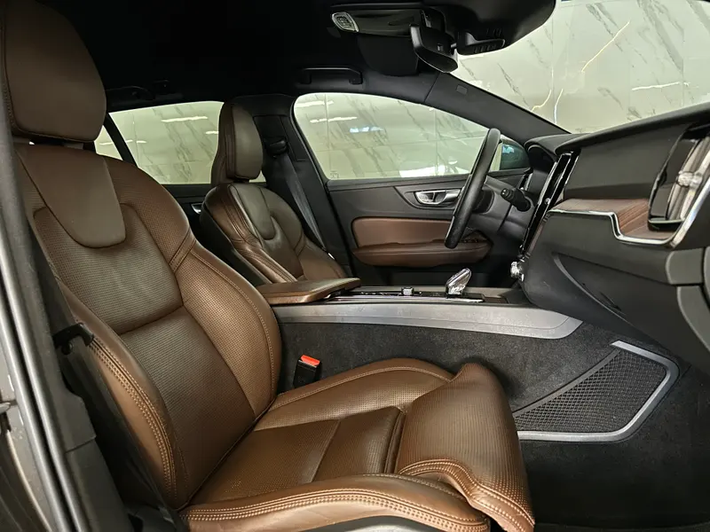 Volvo V60 2021, rjava, slika 15