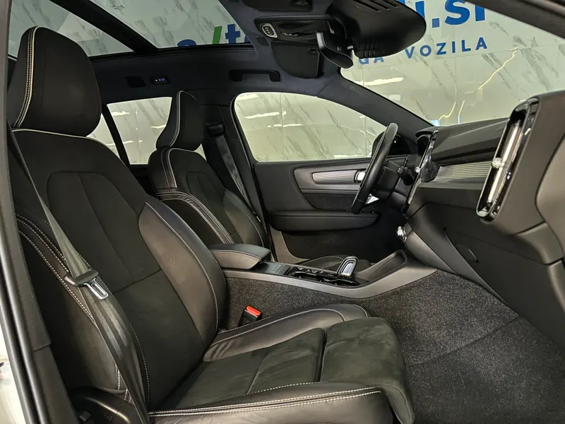 Volvo XC40 2021, bela, slika 15
