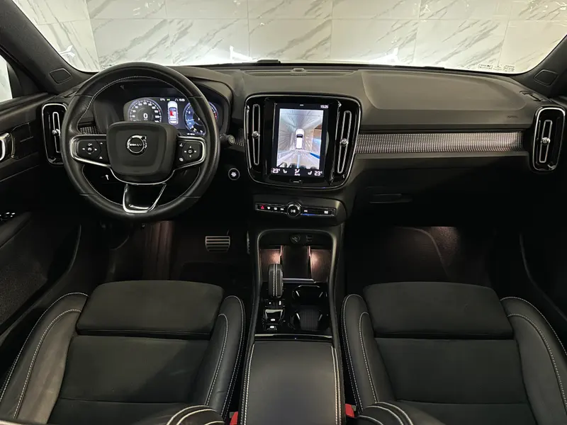Volvo XC40 2021, bela, slika 16
