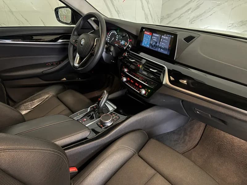 BMW Serija 5 Touring 2018, bela, slika 15