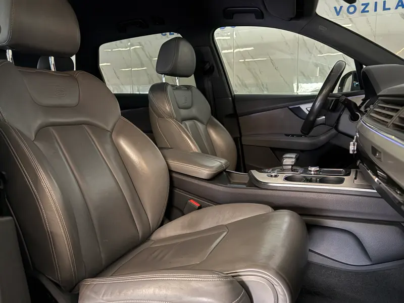 Audi Q7 2018, crna, slika 15