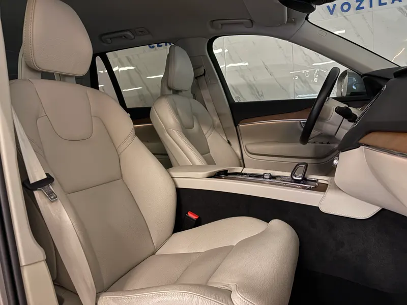 Volvo XC90 2021, slika 17