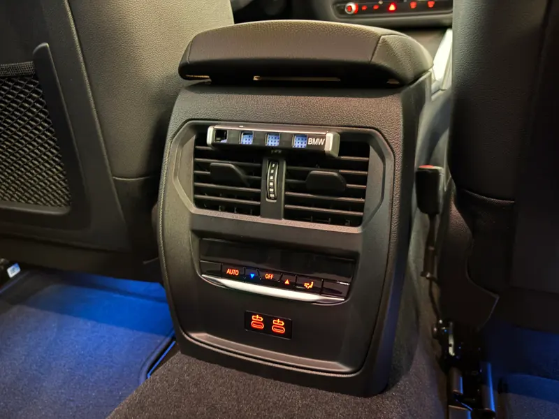 BMW i4 M50 2024, siva, slika 17