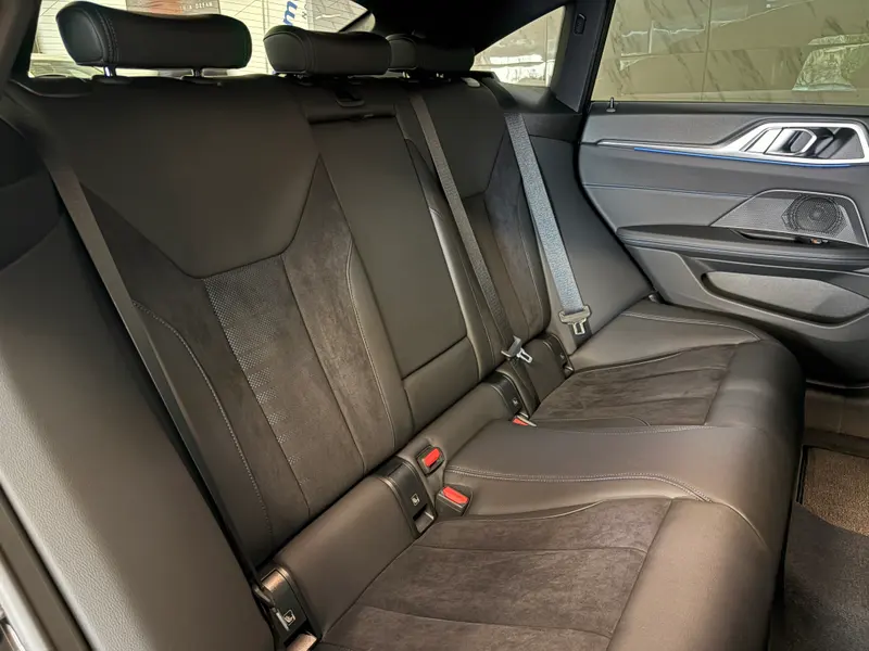BMW i4 M50 2024, siva, slika 18
