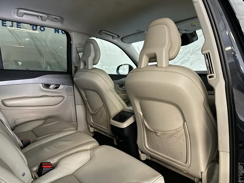 Volvo XC-90