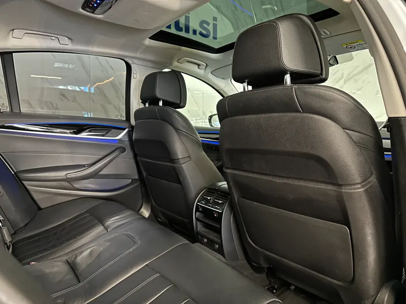 BMW Serija 5 2019, slika 18