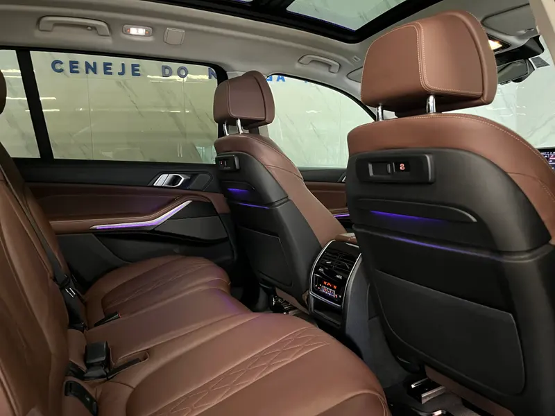 BMW serija X7