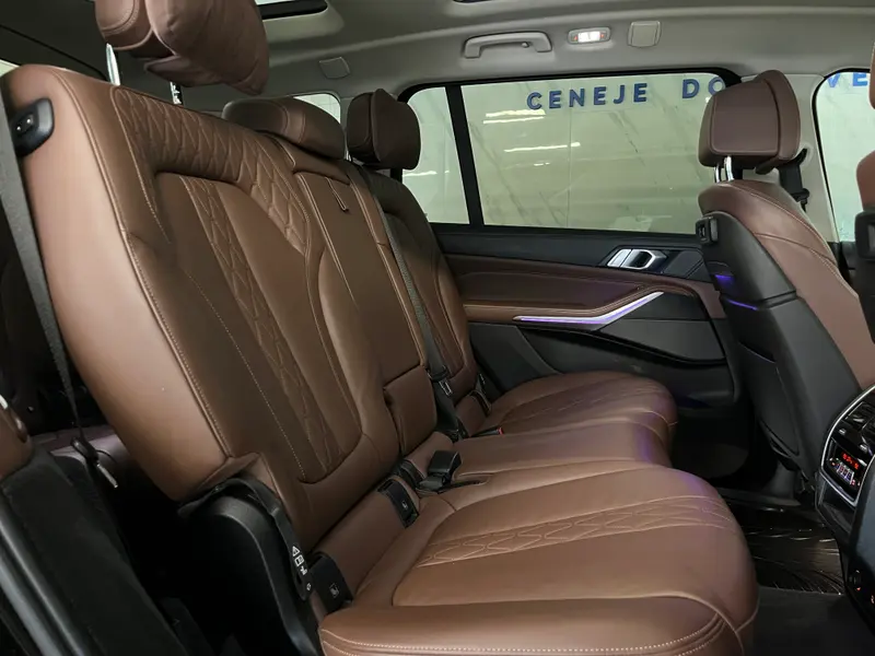 BMW serija X7