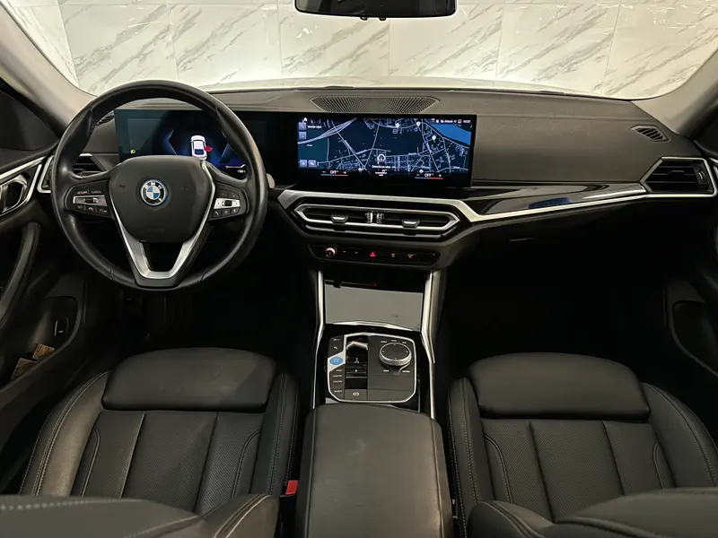 BMW i4 2023, bela, slika 19